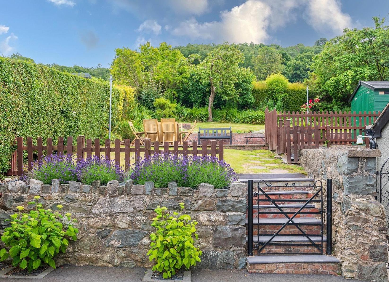 Uwch-y-mor Holiday home