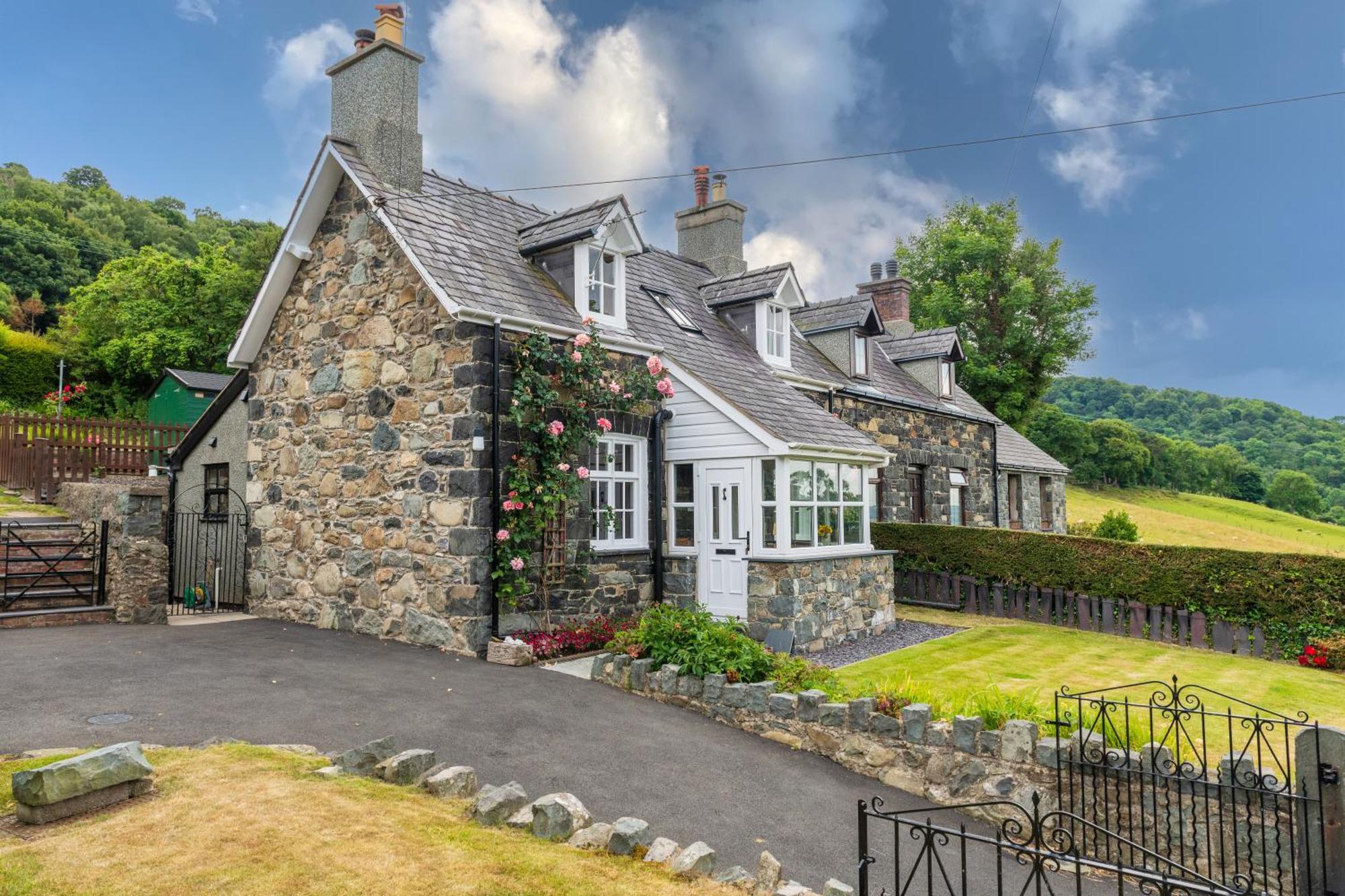 Uwch-y-mor Holiday home